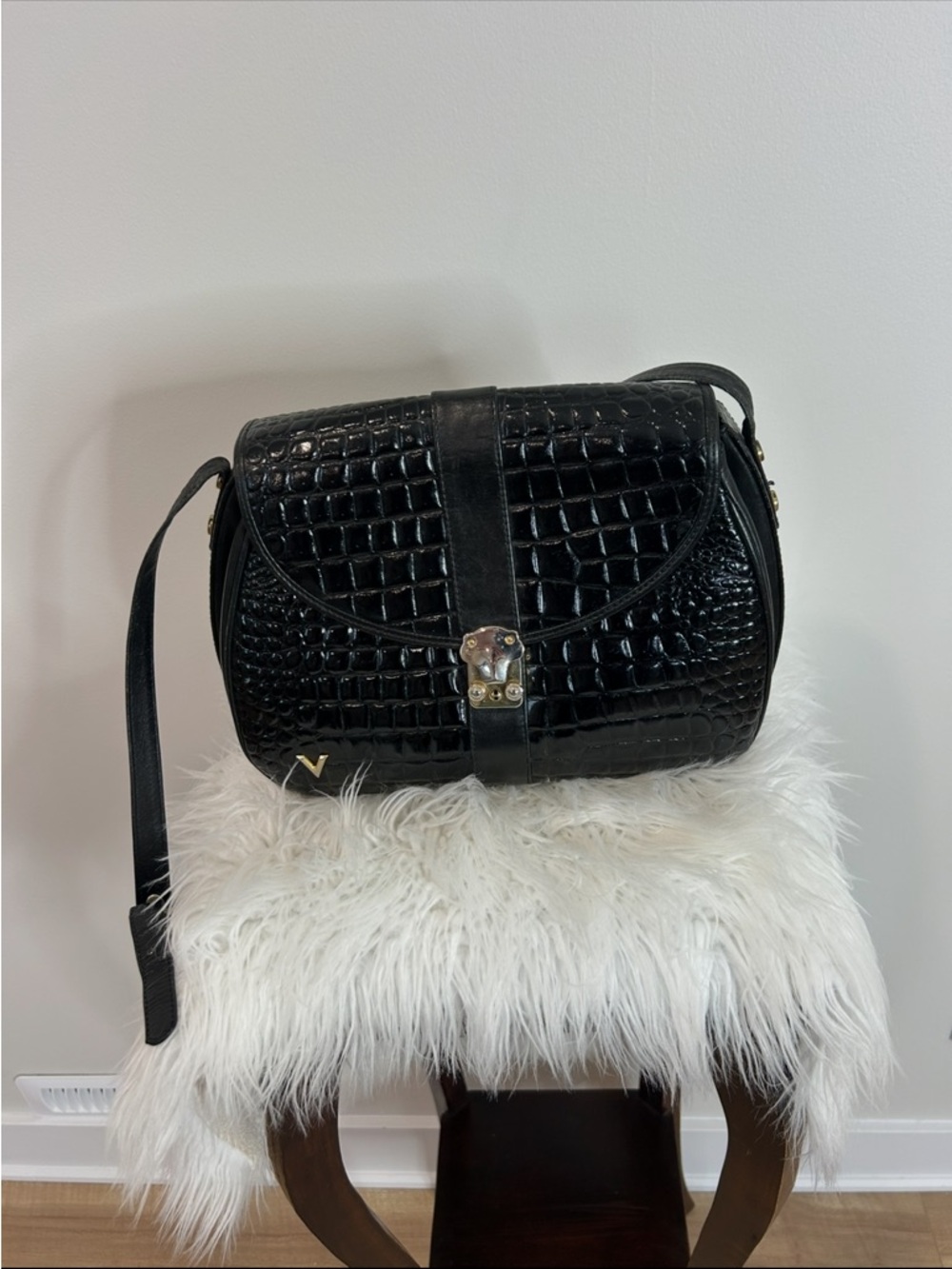 Stylish Vintage Black Crocodile embossed Crossbody Bag❤️